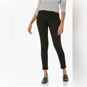 Amazon Essentials Women's Stretch Pull-On Jegging